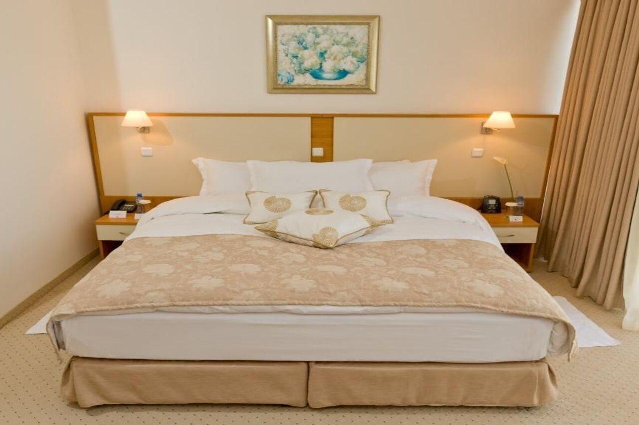 Apollo Spa Resort - Premium All-Inclusive , Pools & Free Beach, Individual Ac In Every Room Sables d'or Extérieur photo