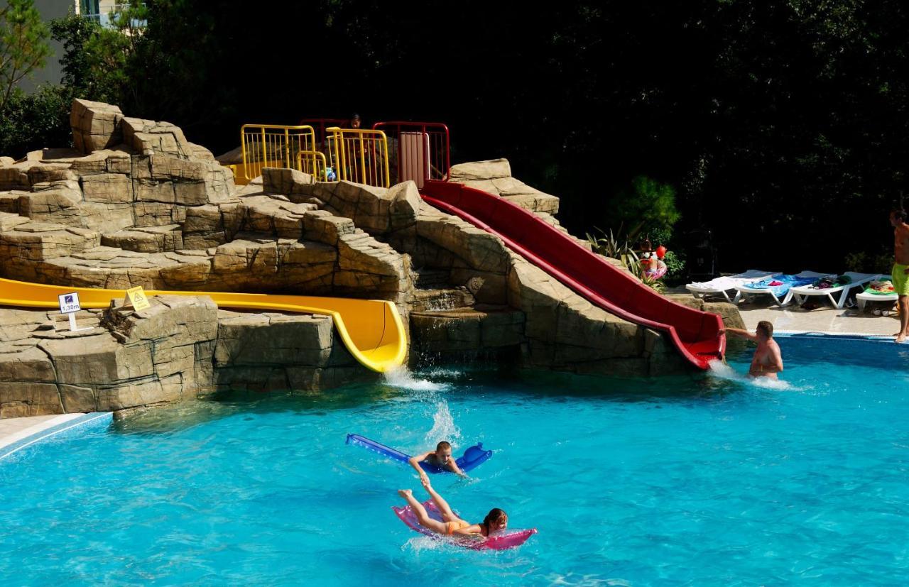 Apollo Spa Resort - Premium All-Inclusive , Pools & Free Beach, Individual Ac In Every Room Sables d'or Extérieur photo