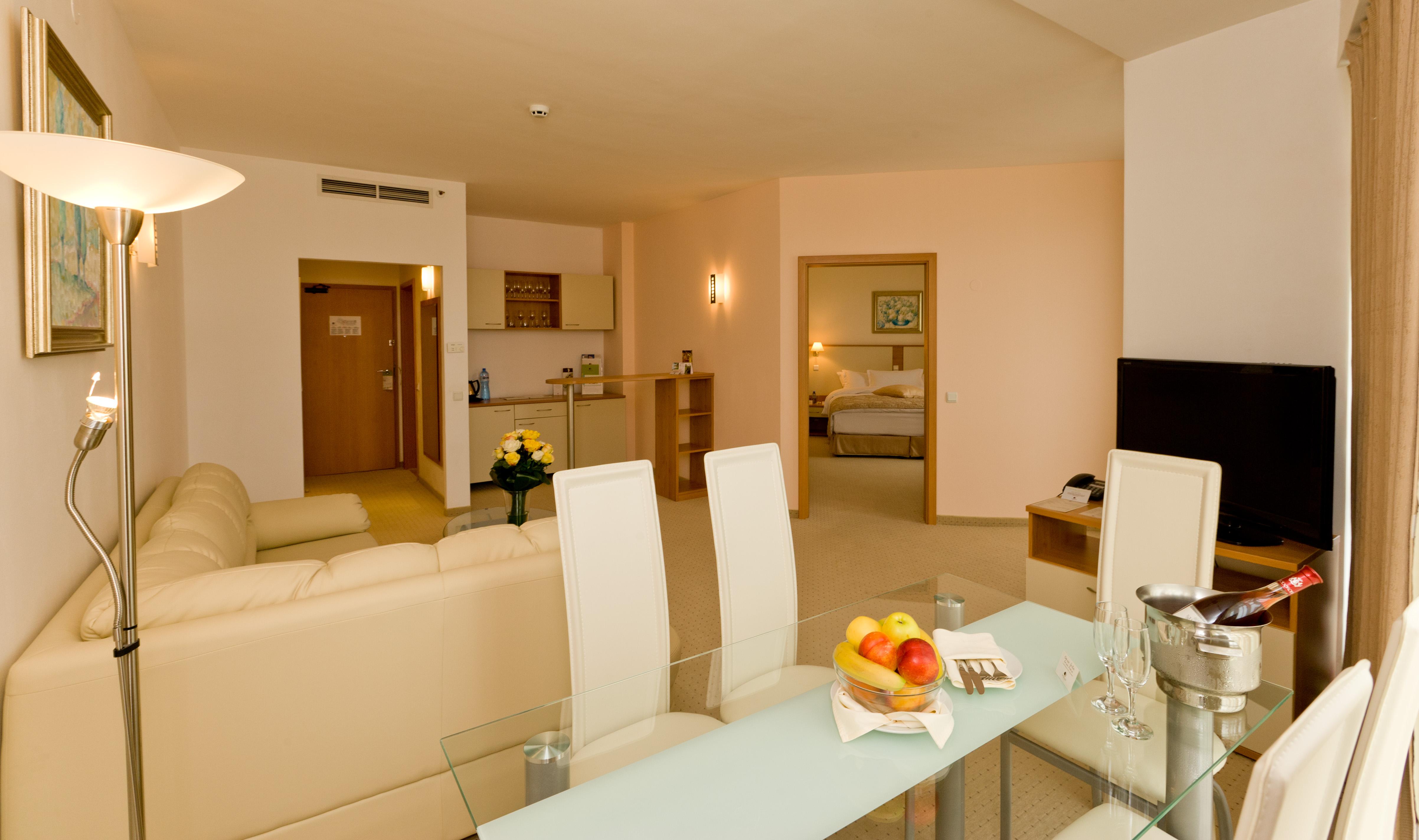 Apollo Spa Resort - Premium All-Inclusive , Pools & Free Beach, Individual Ac In Every Room Sables d'or Extérieur photo