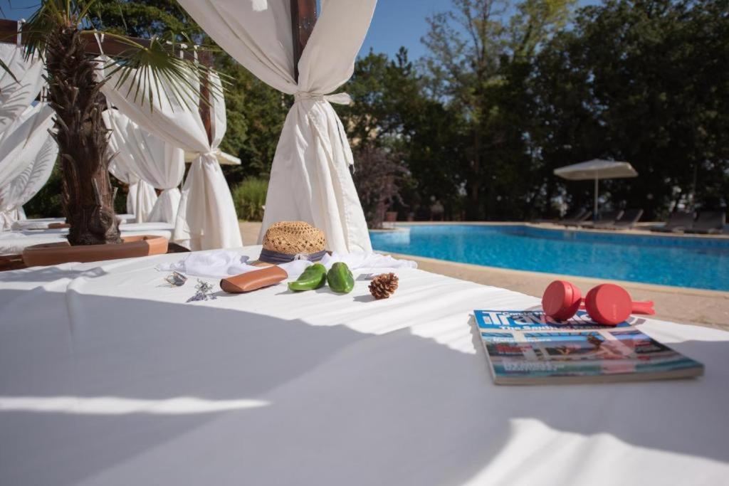 Apollo Spa Resort - Premium All-Inclusive , Pools & Free Beach, Individual Ac In Every Room Sables d'or Extérieur photo