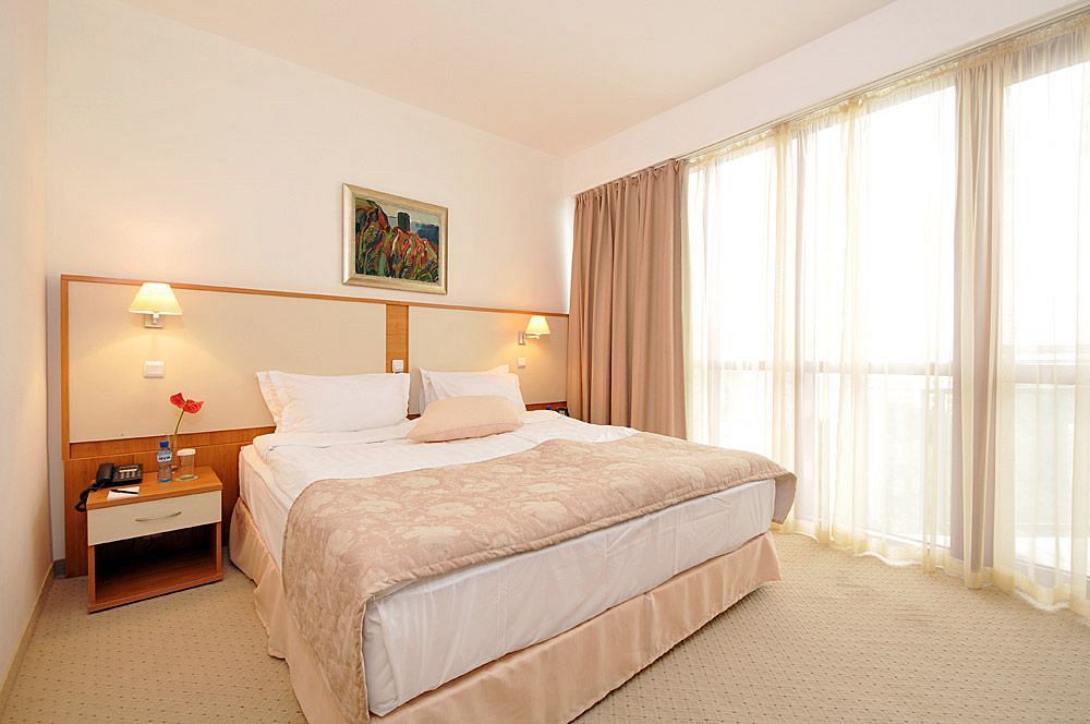 Apollo Spa Resort - Premium All-Inclusive , Pools & Free Beach, Individual Ac In Every Room Sables d'or Extérieur photo