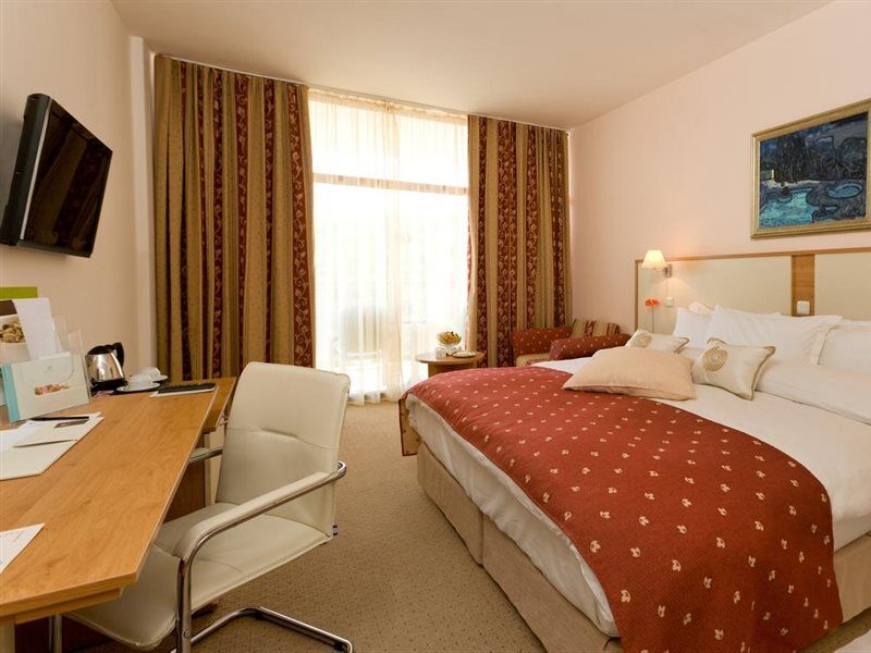 Apollo Spa Resort - Premium All-Inclusive , Pools & Free Beach, Individual Ac In Every Room Sables d'or Extérieur photo